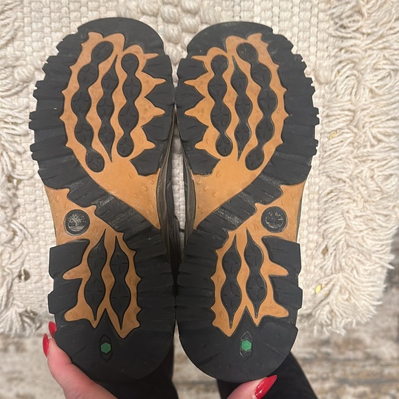 Timberland size 5 hiking boot. Waterproof. - Picture 3 of 9